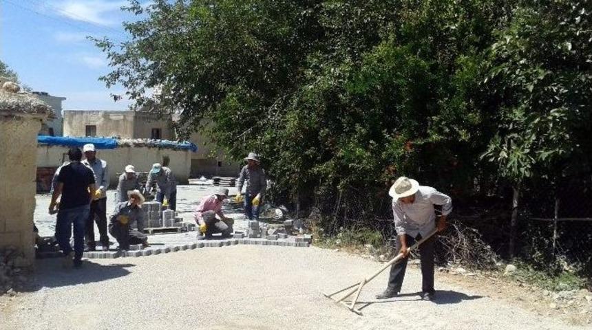 Samsat&rsquo;ın Yedi K&ouml;y&uuml;ne Kilitli Parke Taşı İle D&ouml;şendi