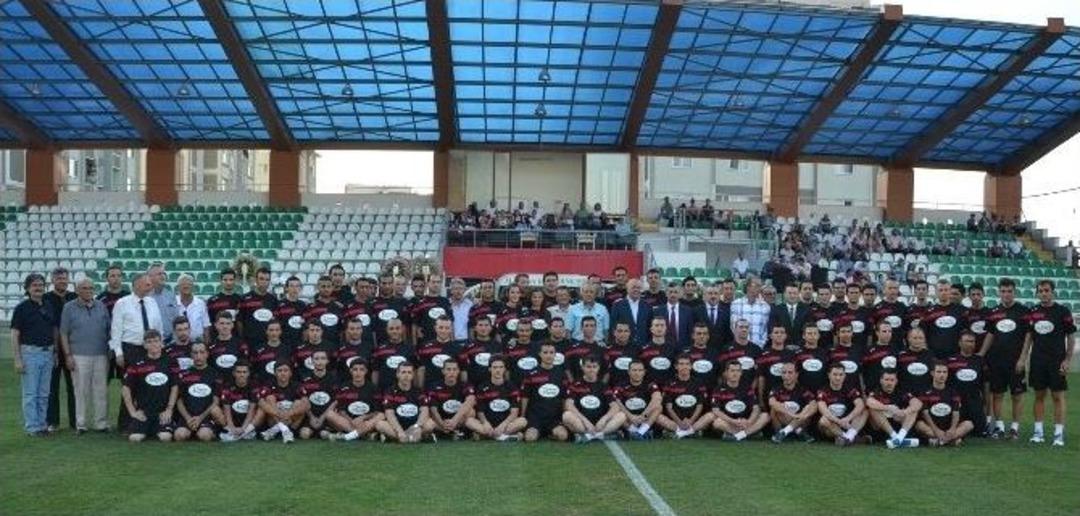 Futbol Hakemleri Ve G&ouml;zlemcilerinin 2014-2015 Futbol Sezonu Vali Bektaş&rsquo;ın Katıldığı T&ouml;renle A&ccedil;ıldı