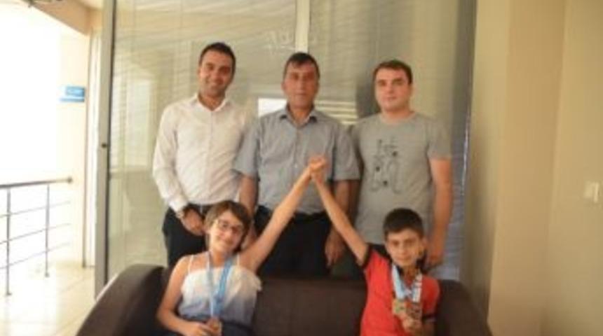 Erzurumlu Gen&ccedil; Y&uuml;z&uuml;c&uuml;ler Y&uuml;z G&uuml;ld&uuml;rd&uuml;