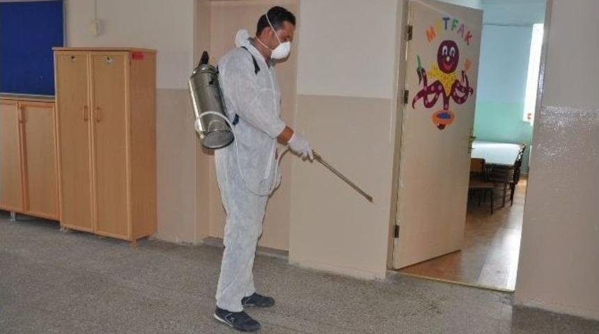 Okullar İla&ccedil;lanıyor