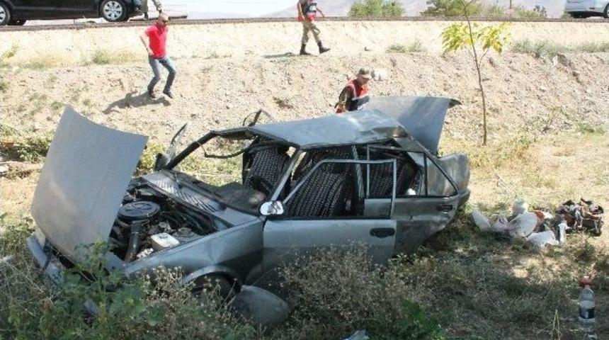 Lastiği Patlayan Otomobil Şarampole U&ccedil;tu: 8 Yaralı