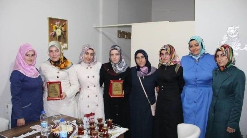 Ayşe Ana Yatılı Kız Kur&rsquo;an Kursu Hoca Hanımlarına Veda Yemeği