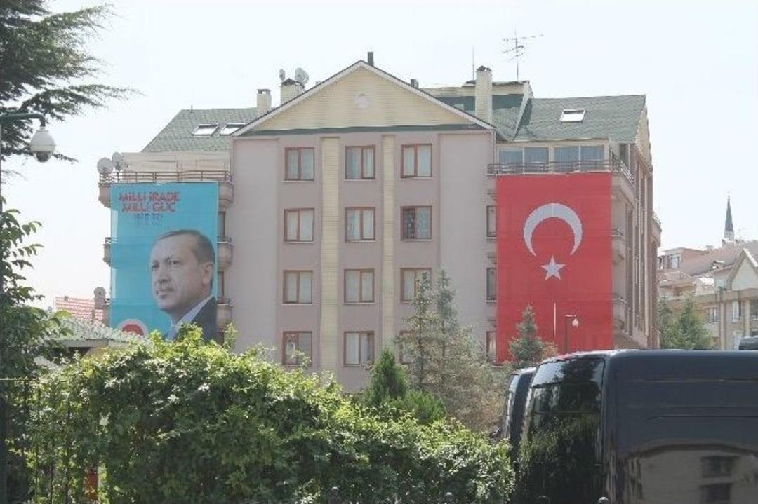 12. Cumhurbaşkanı Erdoğan&rsquo;ı Komşuları Uğurladı