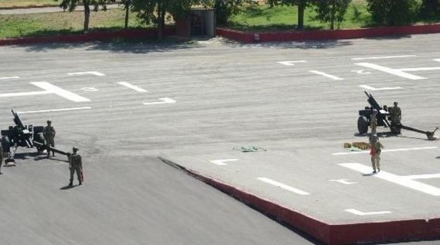 2. Ordu Komutanlığı&rsquo;nda 101 Pare Top Atışı Yapıldı