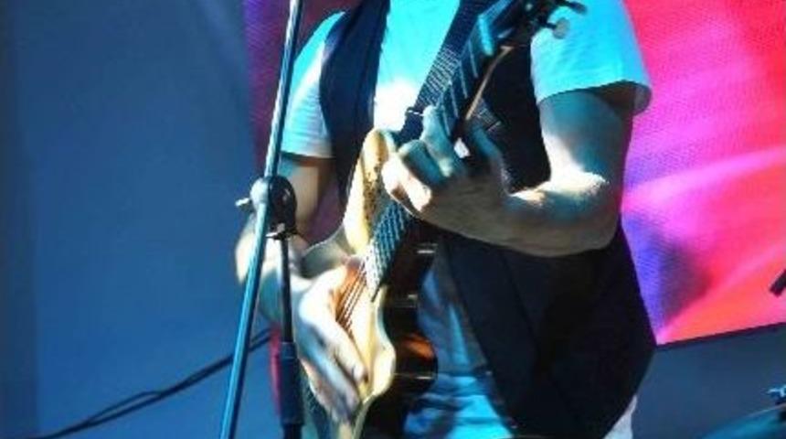 Kuşadası&rsquo;nda Fettah Can R&uuml;zgarı