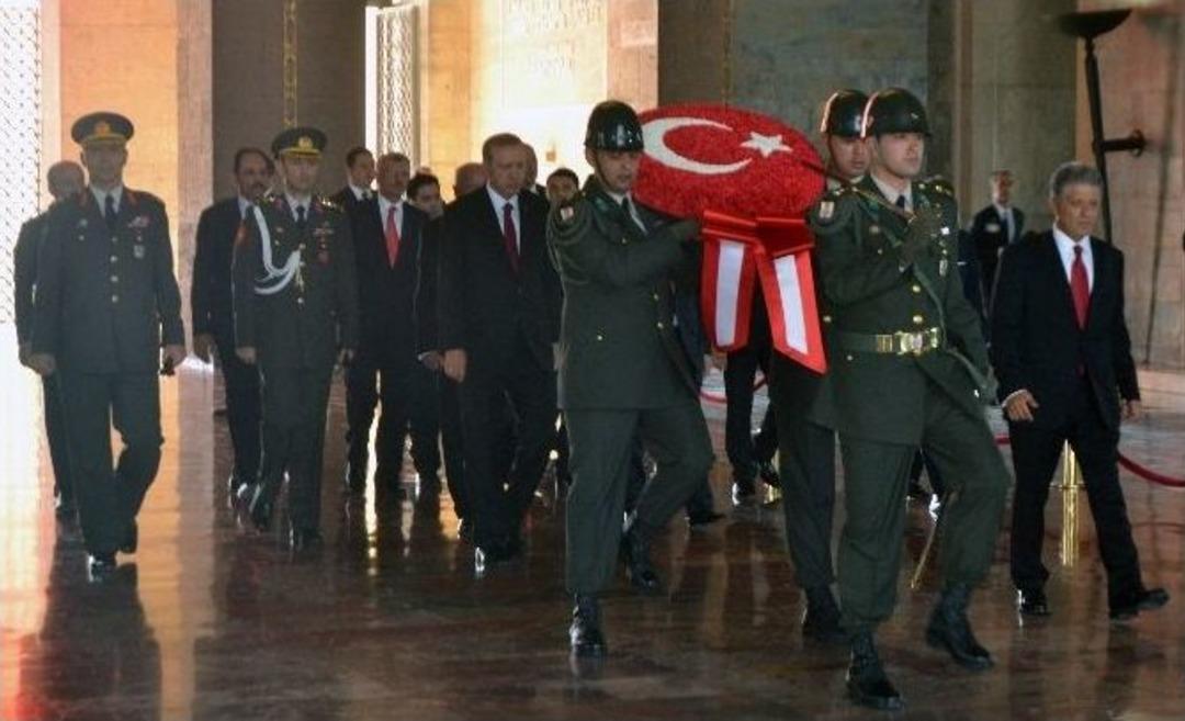 12. Cumhurbaşkanı Erdoğan Anıtkabir&rsquo;i Ziyaret Etti