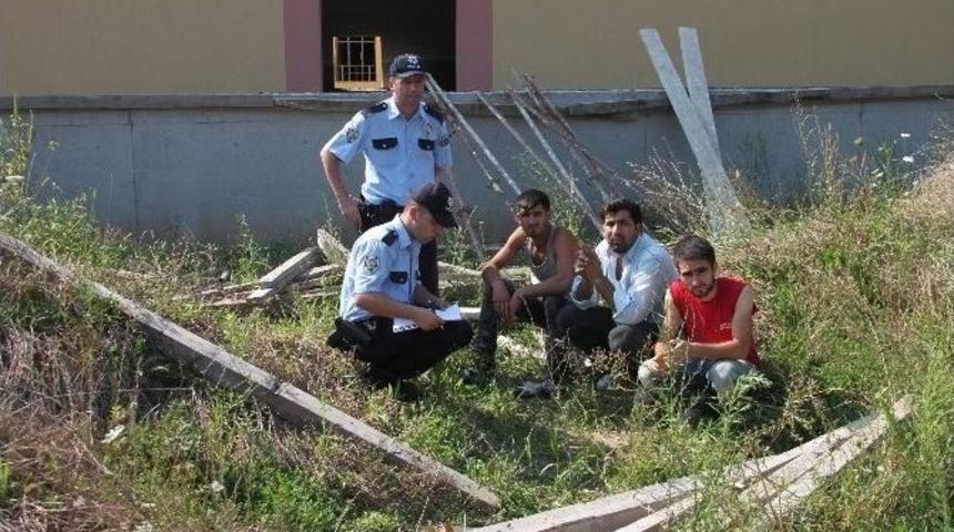Eylemlere Sahne Olan Okuldan Malzeme Alınmasına Polis Engel Oldu
