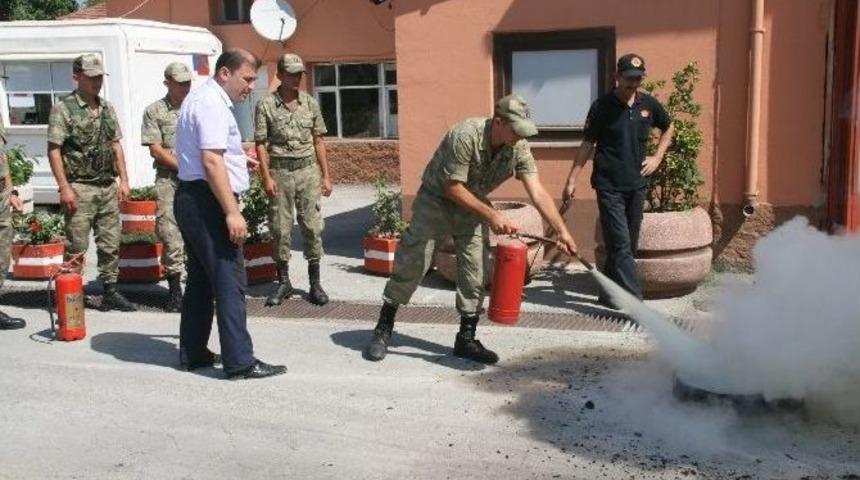 Askerlere Uygulamalı Yangın Eğitimi
