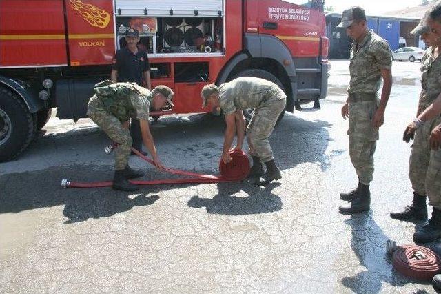 Askerlere Uygulamalı Yangın Eğitimi