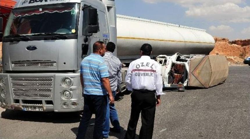 Gaziantep&rsquo;te Trafik Kazası: 3 Yaralı