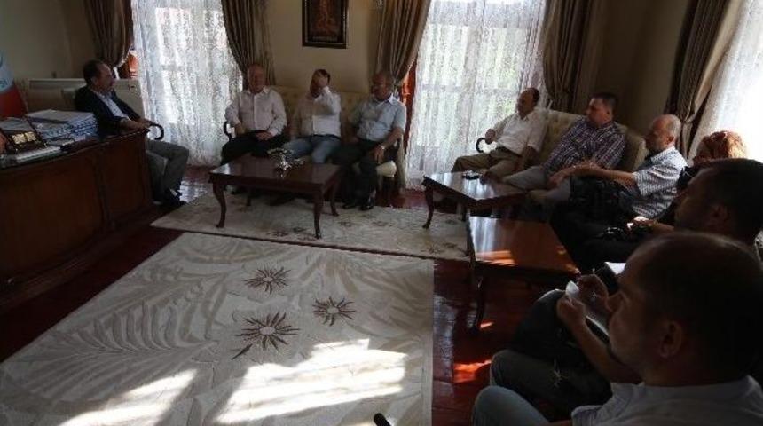 T&uuml;rkiye Gazeteciler Konfederasyonu Ve Basın İlan Kurumu Yetkilileri Başkan G&uuml;rkanı&rsquo;ı Makamında Ziyaret Etti