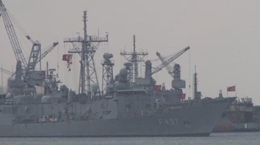 Donanma Komutanlığı&rsquo;nda 12. Cumhurbaşkanı İ&ccedil;in 101 Pare Top Atışı Yapıldı