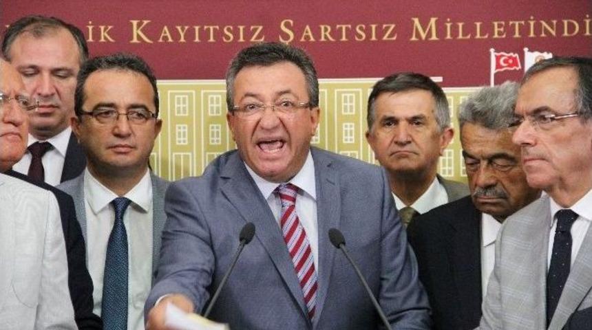 Chp Grup Başkanvekili Altay&rsquo;a G&ouml;re İ&ccedil; T&uuml;z&uuml;k Kitap&ccedil;ığını Fırlatmak &rsquo;demokratik Hakmış&rsquo;