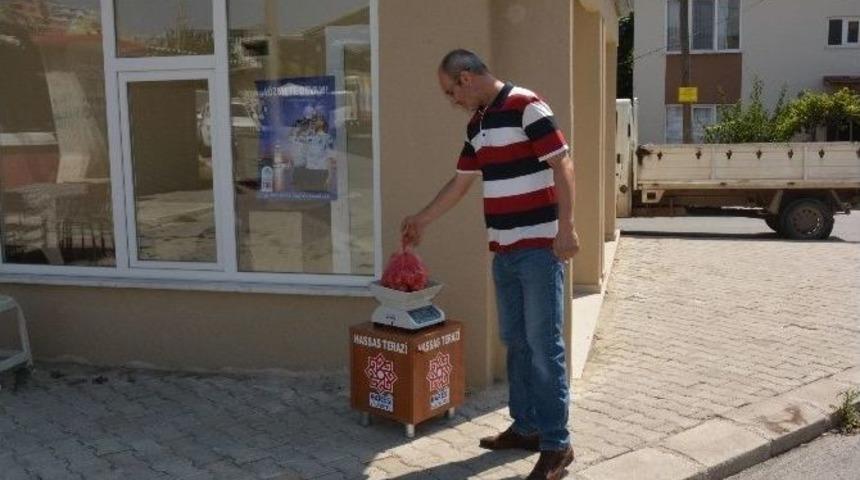Vatandaş Pazardan Aldığı &Uuml;r&uuml;n&uuml; Kendi Tartacak