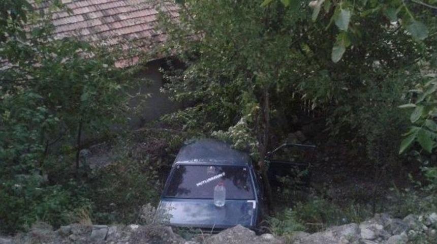 8 Metre Yükseklikten Bahçeye Uçtu