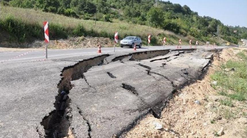 Oylat Yolunda Çökme Yaşandı