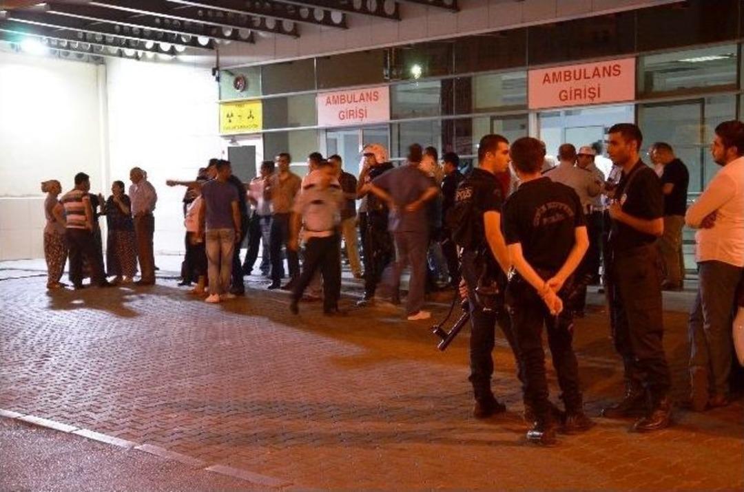 Kayseri&rsquo;de D&uuml;ğ&uuml;n Evi İle Cenaze Evi Birbirine Girdi: 2&rsquo;si Polis 15 Yaralı