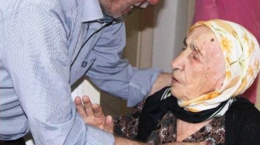 92 Yaşındaki Annelerini Sokağa Attılar