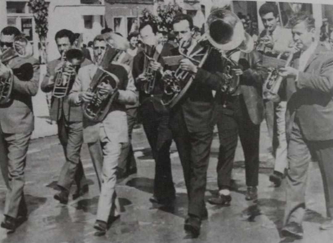 Atat&uuml;rk&rsquo;&uuml;n 10 Lira Vererek Kurdurduğu Bando Yaşatılıyor