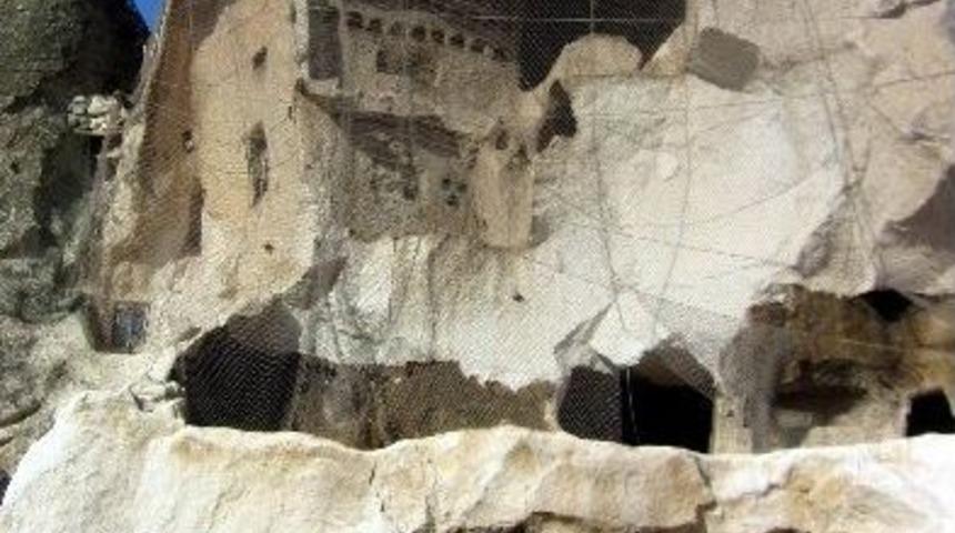 Yıkılma Tehlikesi Bulunan Peribacası Sağlamlaştırılıyor