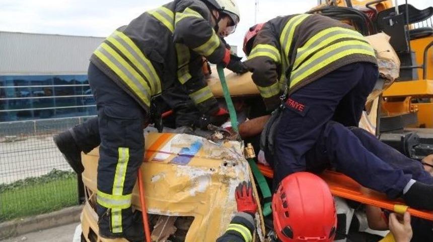 Kocaeli&rsquo;de Trafik Kazası: 1 Yaralı