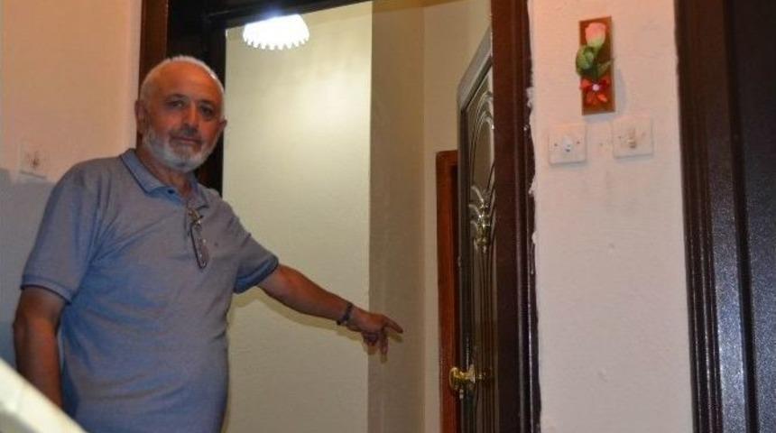 Hırsız Dolaptaki Eşyaları Da &Ccedil;aldı