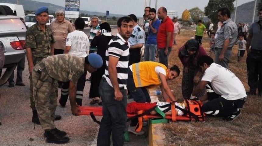 Kırkağa&ccedil;&rsquo;ta Otomobil Takla Attı: 4 Yaralı