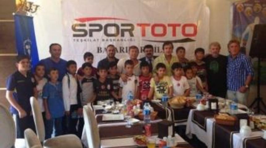 Futbolun Ustaları Karslı Gen&ccedil;lerle Buluştu