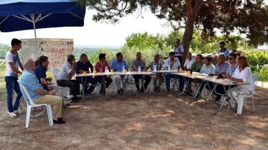 Başkan Tarhan Mahalle Muhtarlarını Gezerek Sorunları Yerinde İnceliyor