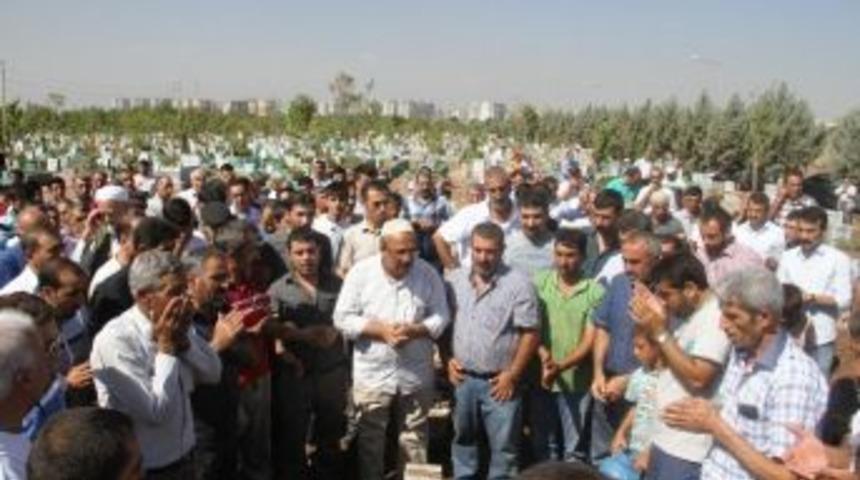 Kumburgaz&rsquo;da Boğulan Gen&ccedil; Diyarbakır&rsquo;da Toprağa Verildi