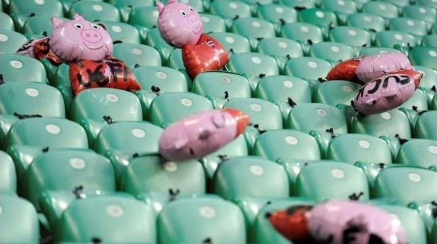 Uefa&rsquo;ya Domuzlu Protesto