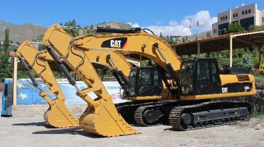 Hakkari İl &Ouml;zel İdaresi&rsquo;ne 16 Yeni İş Makinesi
