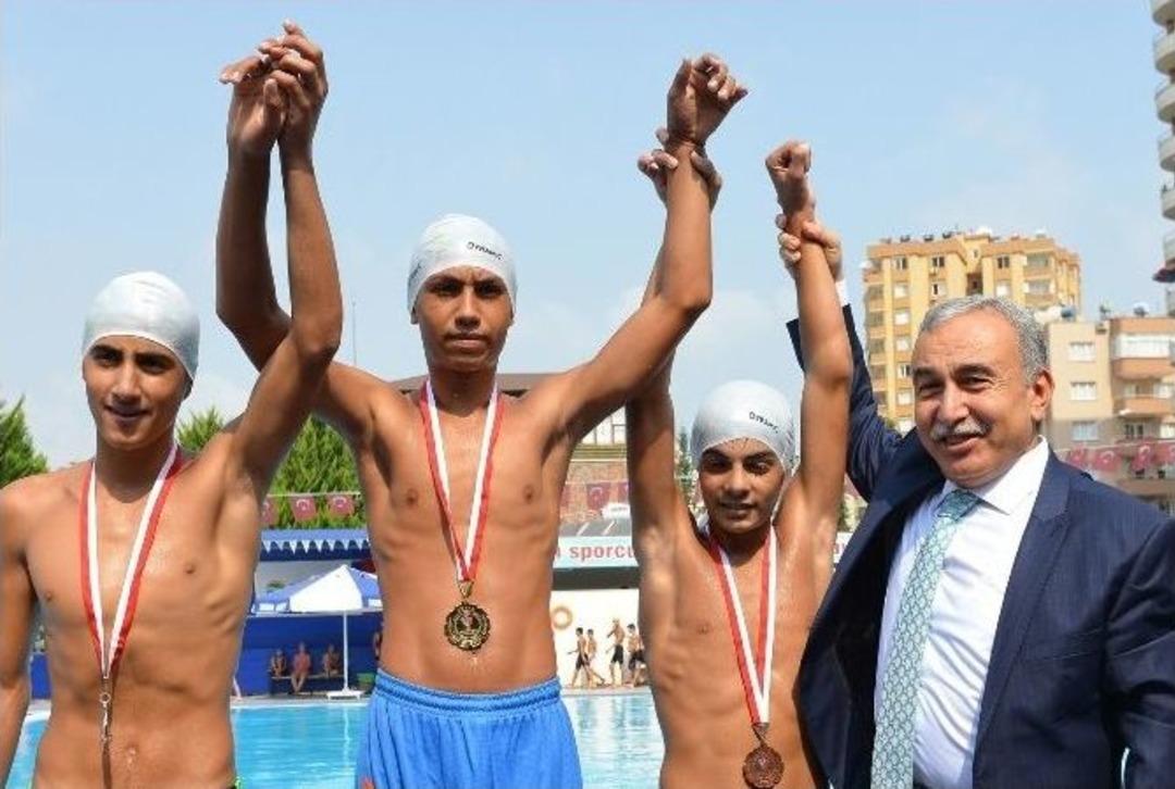 Sevgiye Uzanan Eller, Başarıya Kula&ccedil; Attı