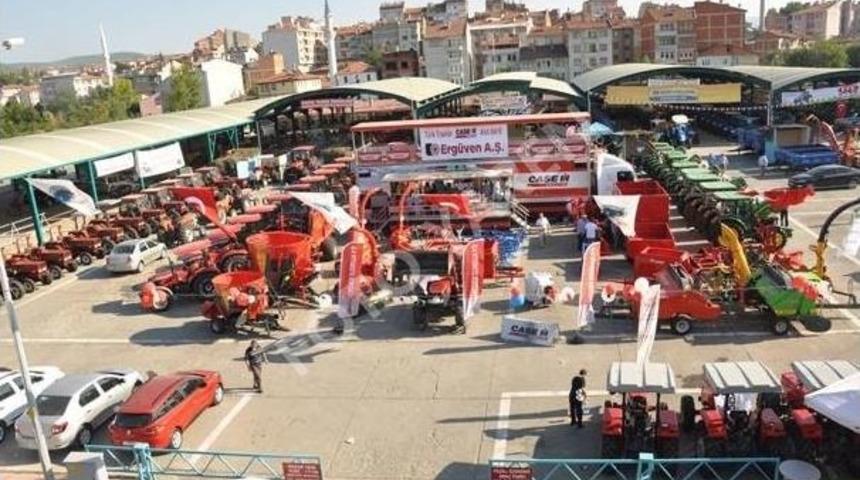 Taşk&ouml;pr&uuml; Tarım Fuarı&rsquo;nda 100 Trakt&ouml;r Satıldı