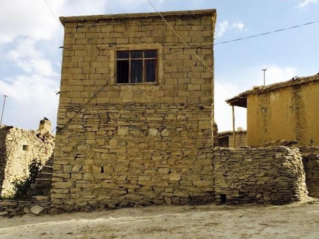 Van&rsquo;da 400 Yıllık Taş Evler Dimdik Ayakta