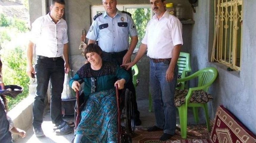 Emniyet Amirliğinden Engelli Vatandaşa Tekerlekli Sandalye