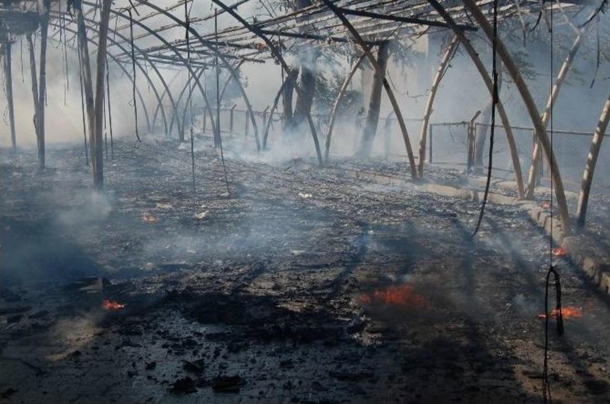 Eski Pazar Yerinde &Ccedil;ıkan Yangın Bandırmalıları Korkuttu