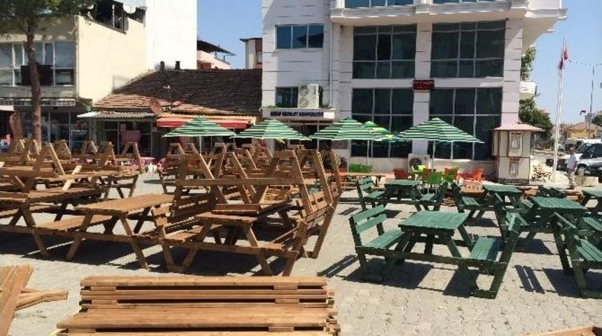 K&ouml;pr&uuml;başı&rsquo;nda Parklar Yenileniyor