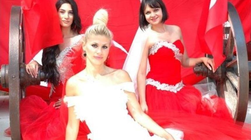 Bursalı Mankenlerden 30 Ağustos Defilesi