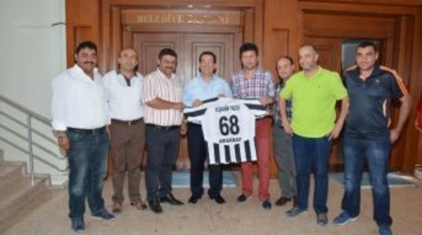 Başkan Yazgı&rsquo;ya Sanayi Sporun Forması