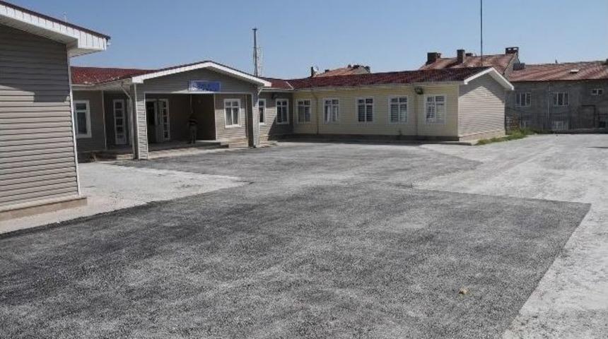 Zafer İlk&ouml;ğretim Okulu Bah&ccedil;esi Asfaltlandı