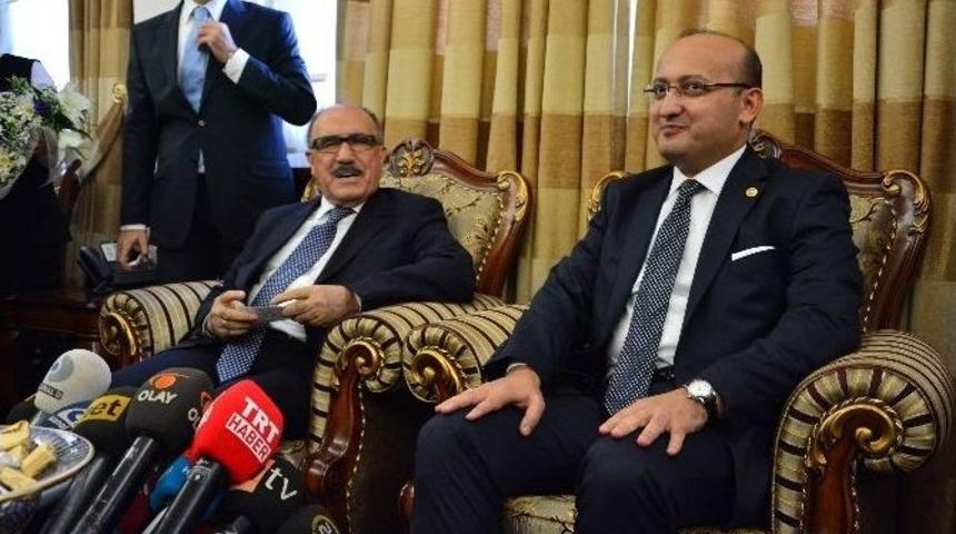 Akdoğan, Başbakan Yardımcılığı G&ouml;revini Atalay&rsquo;dan Devraldı