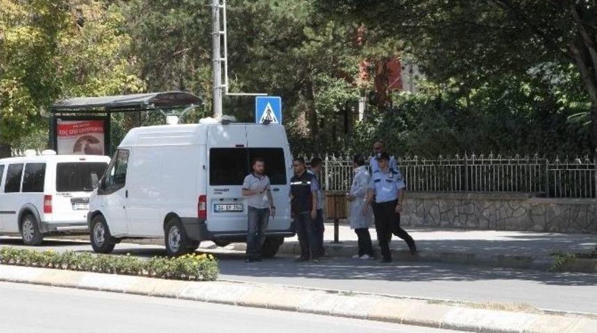 Erzincan&rsquo;da Ş&uuml;pheli Paket Heyecanlı Dakikalar Yaşattı