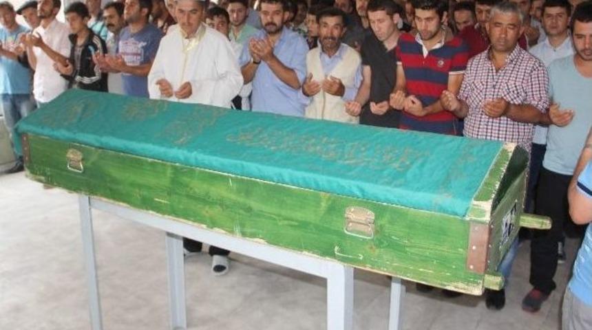 Denizde Boğulan Gen&ccedil; Toprağa Verildi