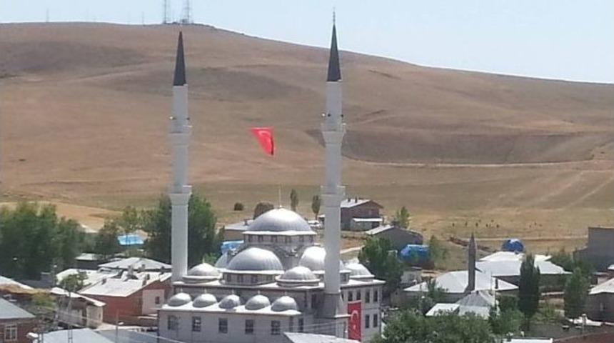 Hz. &Ouml;mer Camii D&uuml;zenlenen T&ouml;renle İbadete A&ccedil;ıldı