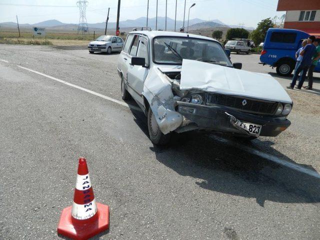 Karamanlı'da Trafik Kazası: 1 Yaralı