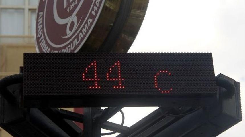 Şanlıurfa&rsquo;da Sıcaklık 40 Derecenin Altına İnmiyor