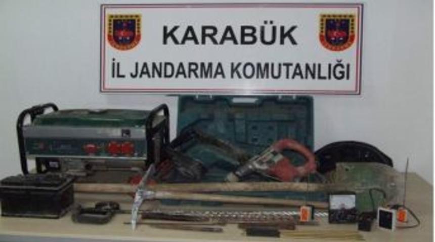 Karab&uuml;k&rsquo;te Ka&ccedil;ak Kazı Yapan 4 Kişi Yakalandı