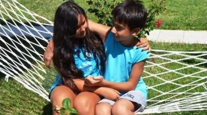 Teog&rsquo;un Birbirinden Ayırdığı İkizler Konuştu