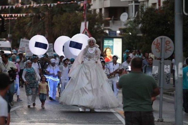 83. İzmir Enternasyonal Fuarı Coşkulu Bir Yürüyüşle Açıldı